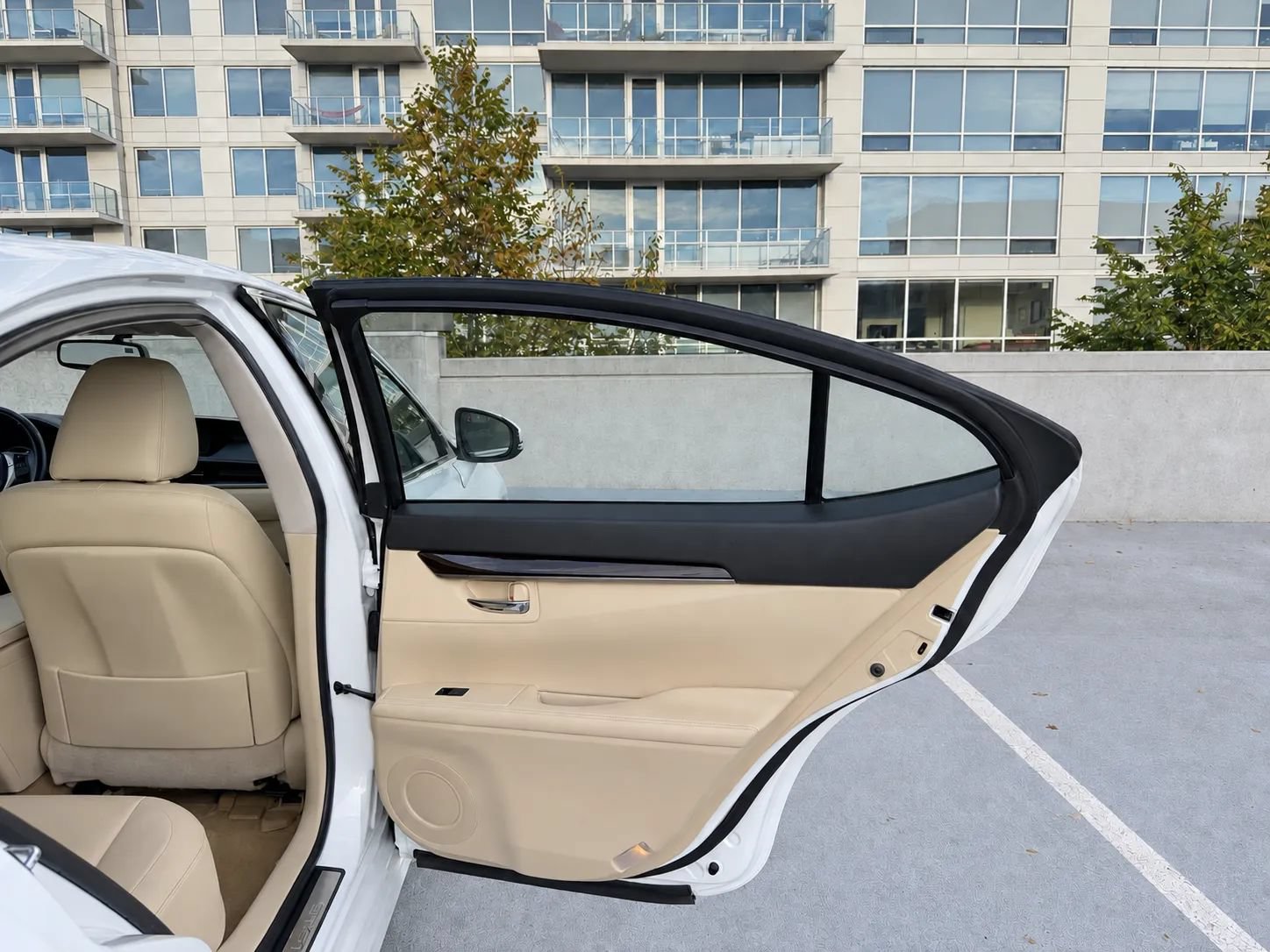 Used 2014 Lexus ES 350 FWD image 9
