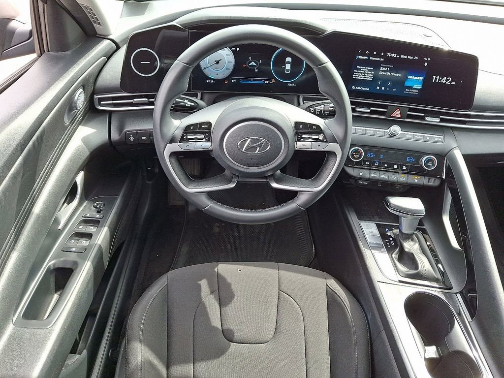 Used 2023 Hyundai Elantra SEL w/ Convenience Package image 12