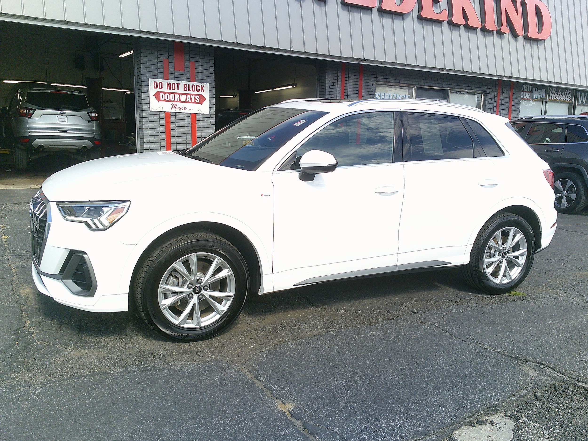 Used 2025 Audi Q3 2.0T Premium AWD/4WD image 15
