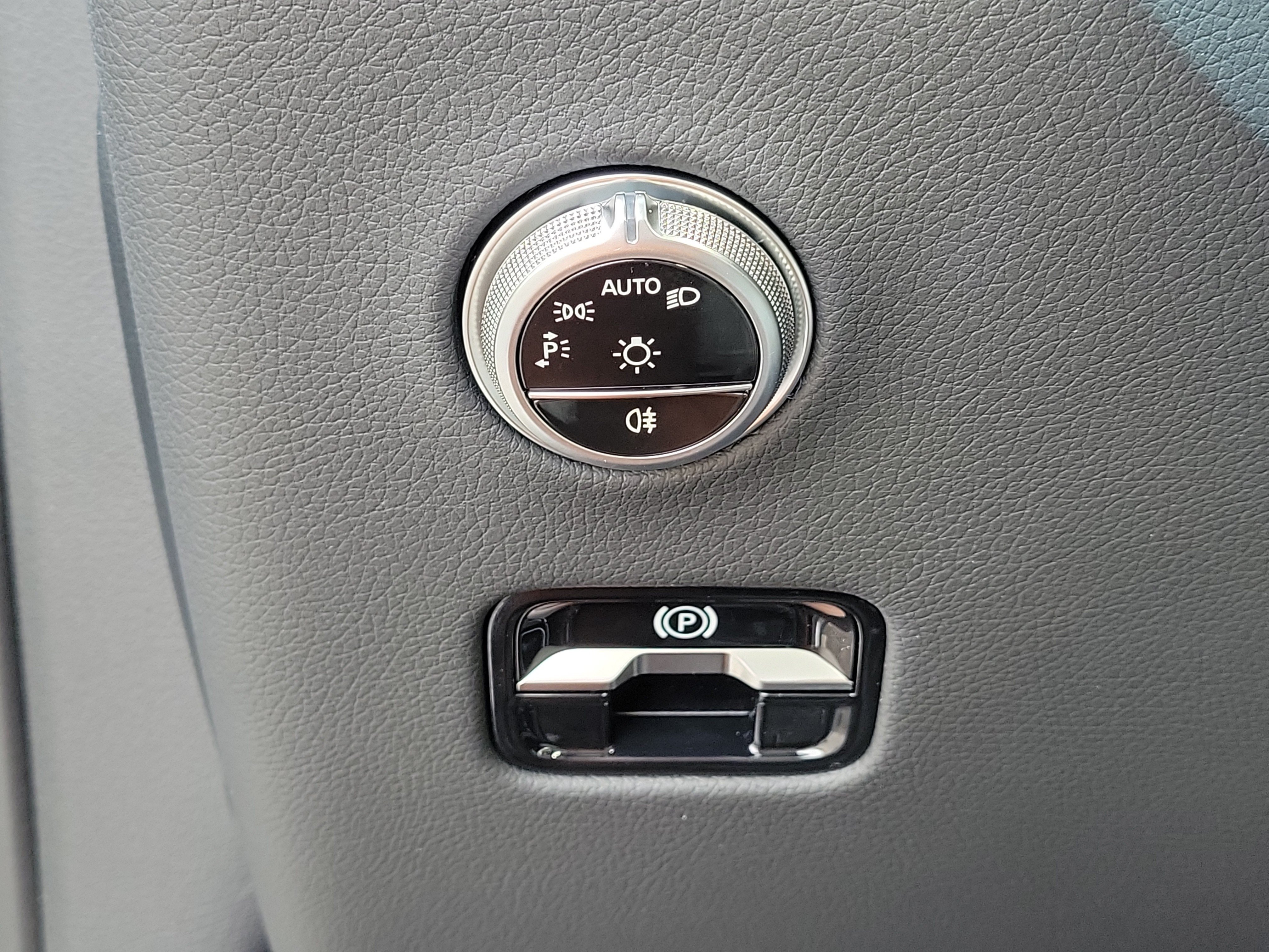 Used 2026 Mercedes-Benz GLC 300 image 30