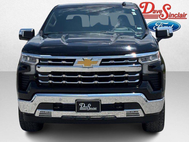 Used 2024 Chevrolet Silverado 1500 LTZ w/ Technology Package AWD/4WD image 2