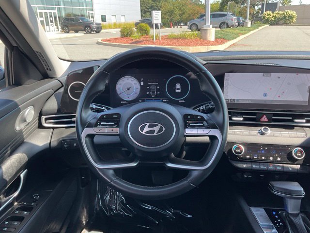 Used 2025 Hyundai Elantra SEL FWD image 15