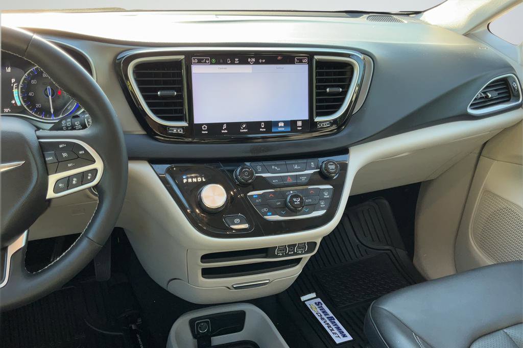 Used 2023 Chrysler Pacifica Touring-L FWD image 16