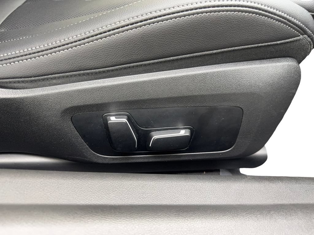 Used 2026 BMW 230i Coupe RWD image 40