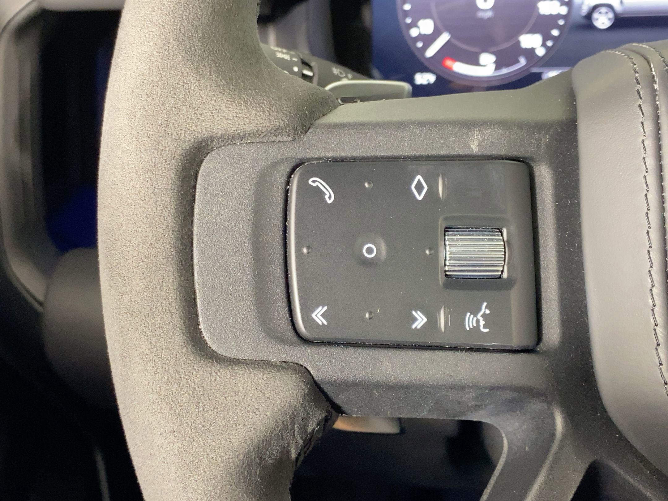 Certified 2023 Land Rover Defender 110 V8 AWD/4WD image 15