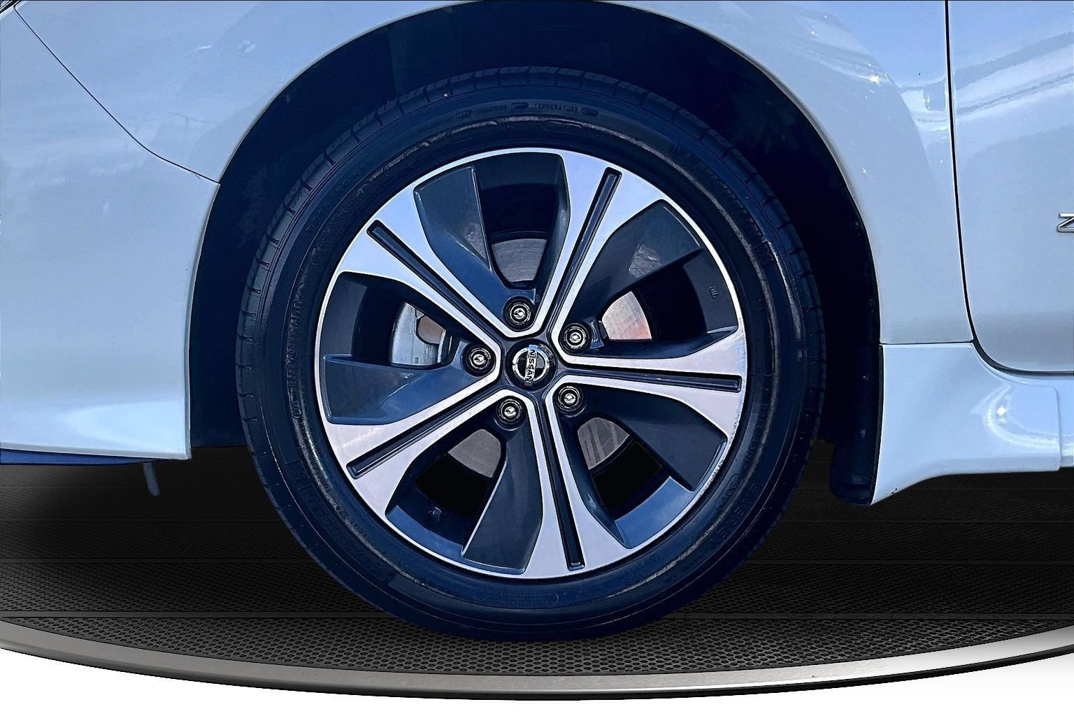 Used 2019 Nissan Leaf SL Plus FWD image 32