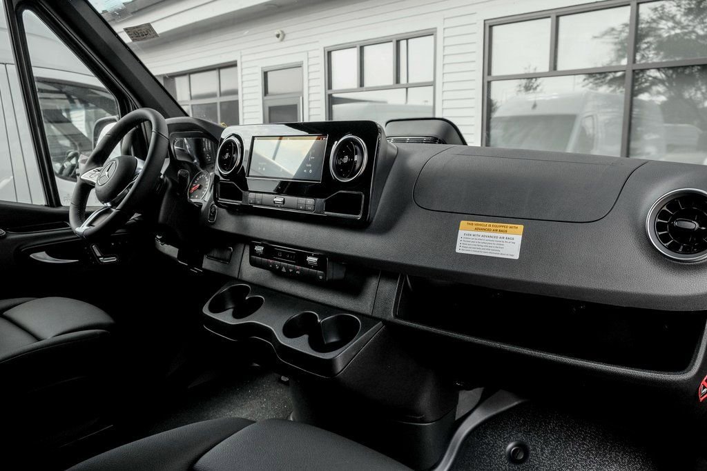 Used 2025 Mercedes-Benz Sprinter 2500 image 22