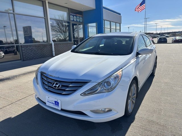Used 2012 Hyundai Sonata SE w/ Navigation & Sunroof Pkg