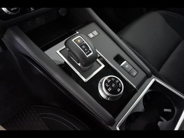 Used 2024 Mitsubishi Outlander ES AWD/4WD image 19