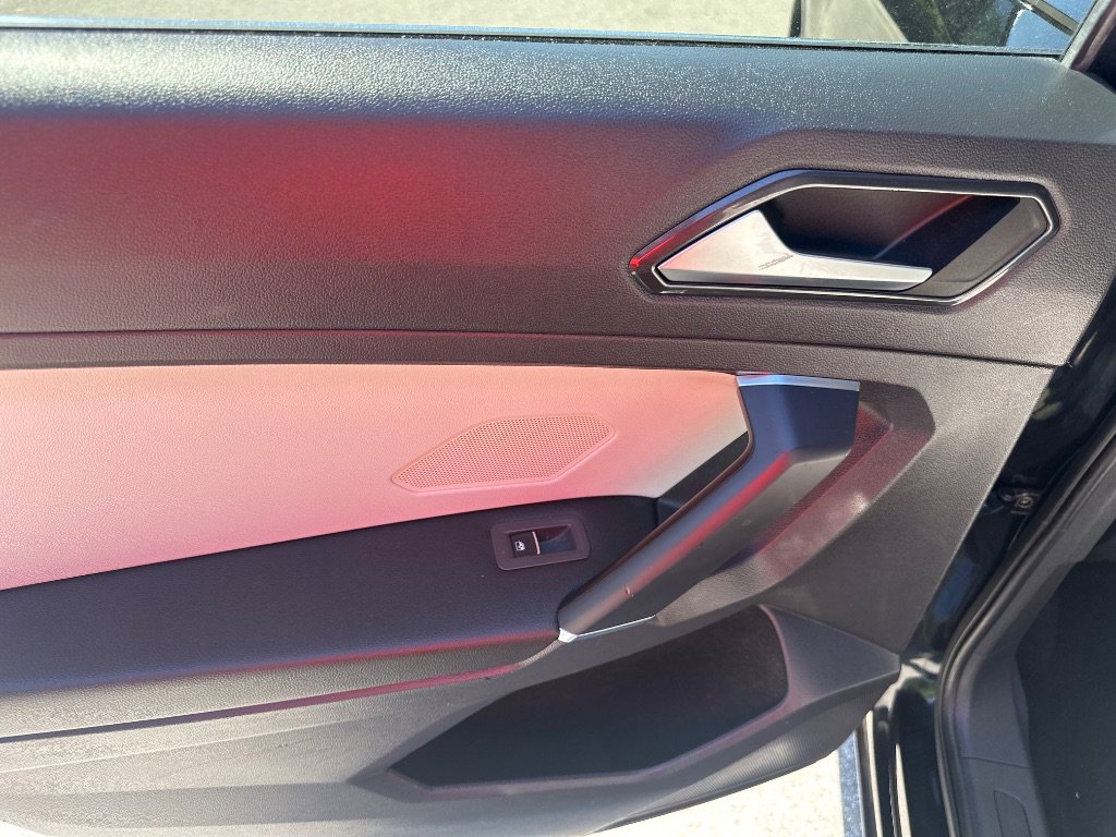 Used 2018 Volkswagen Tiguan SEL Premium AWD/4WD image 16