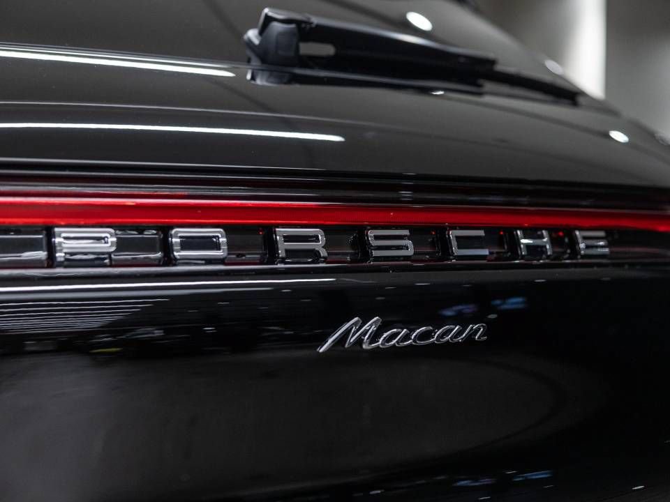 Certified 2026 Porsche Macan AWD/4WD image 43