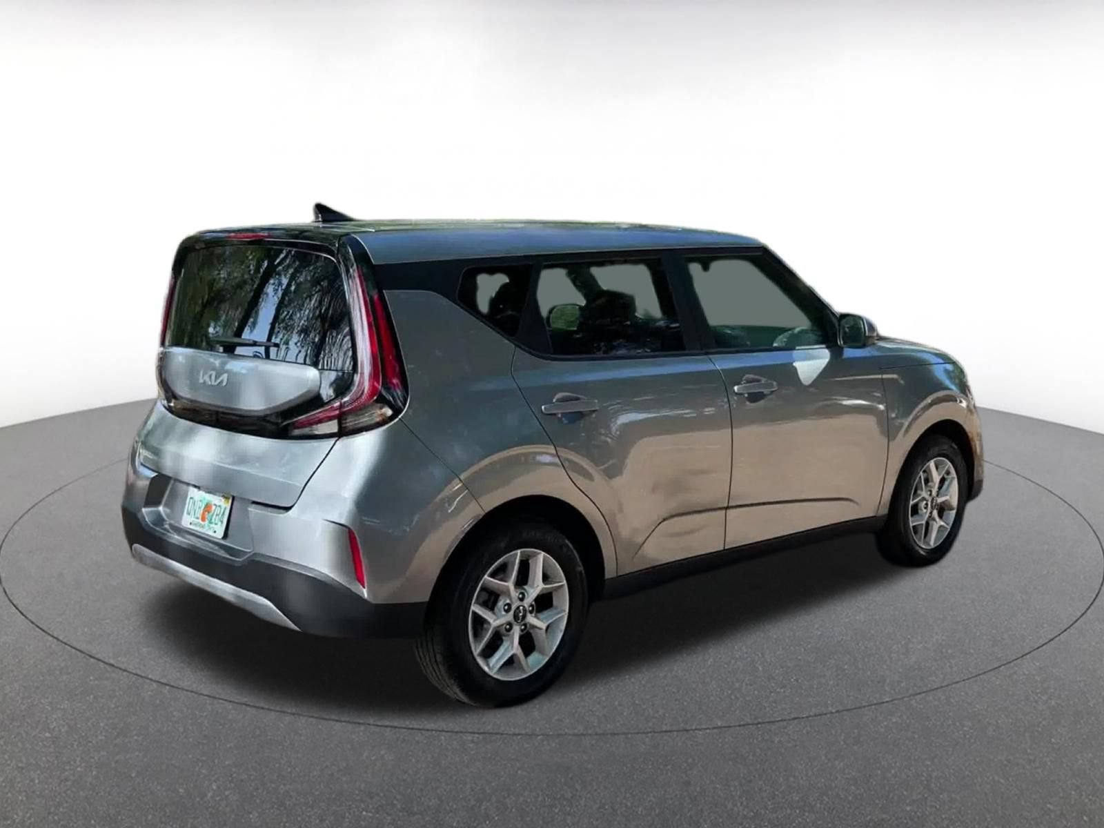 Used 2025 Kia Soul LX w/ LX Technology Package FWD image 14