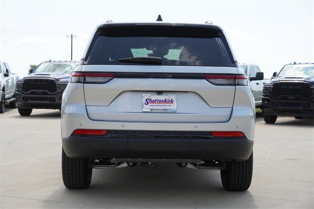 New 2025 Jeep Grand Cherokee Altitude image 7