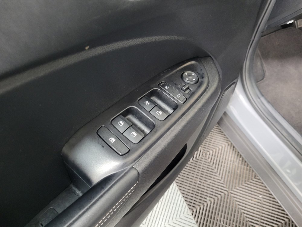 Used 2022 Hyundai Venue Limited image 27