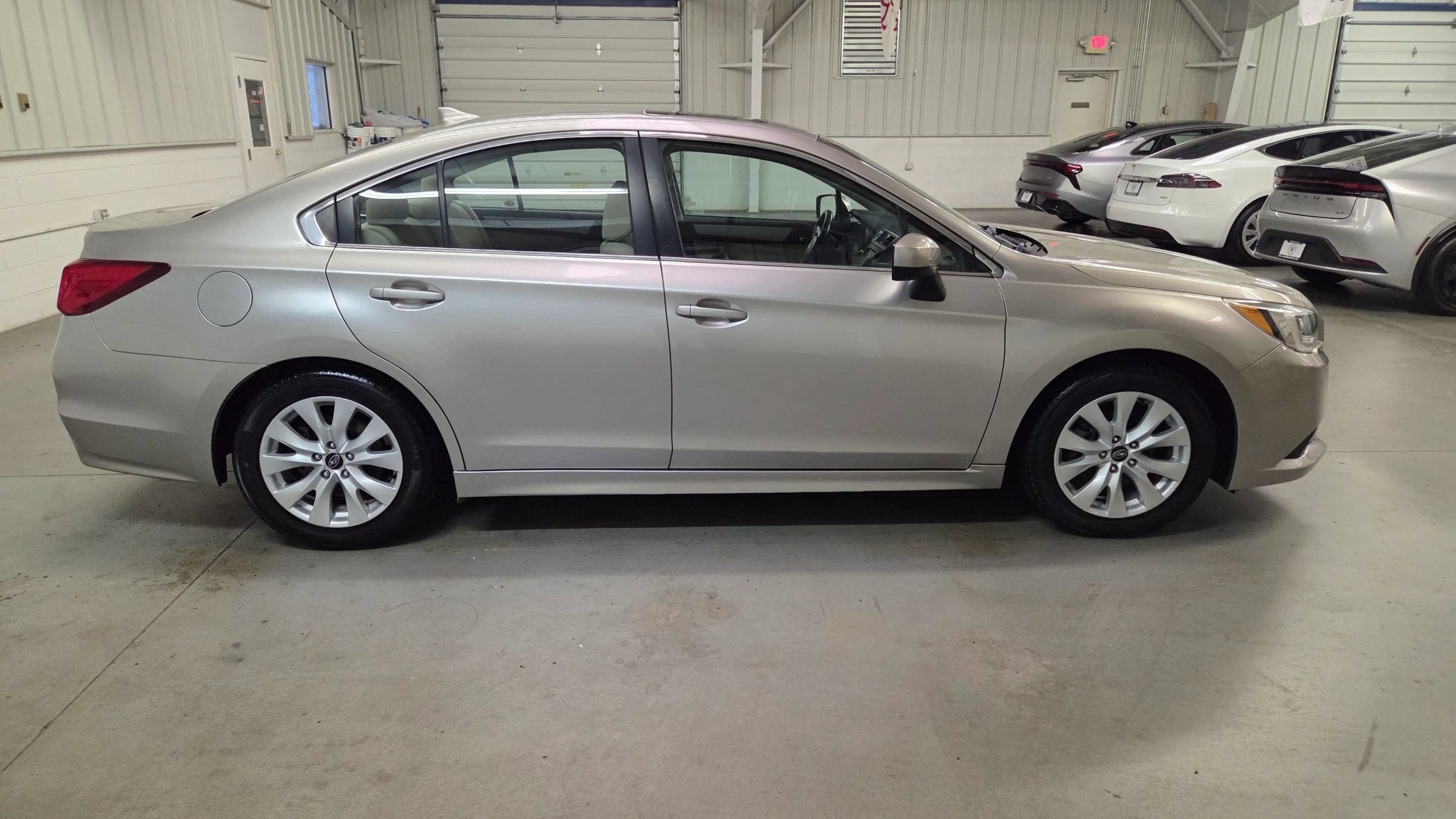 Used 2017 Subaru Legacy 2.5i Premium w/ Moonroof Package AWD/4WD image 9