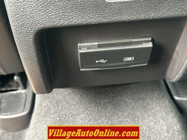 Used 2020 Jeep Cherokee Latitude Plus AWD/4WD image 32