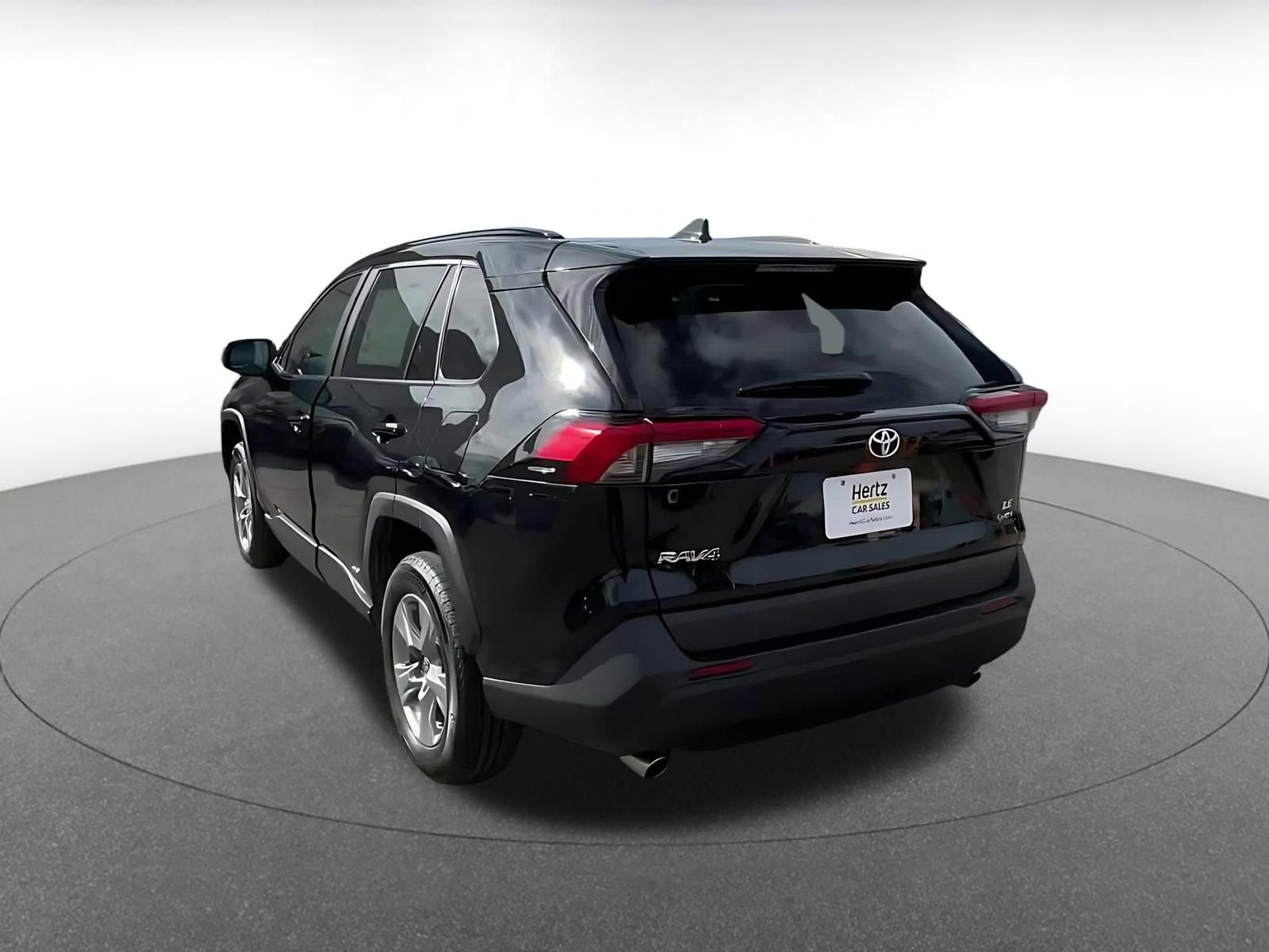 Used 2025 Toyota RAV4 LE image 10