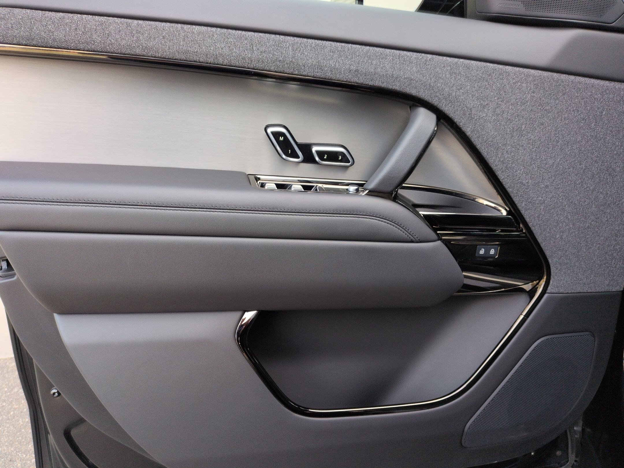 Used 2024 Land Rover Range Rover Sport Dynamic SE image 12