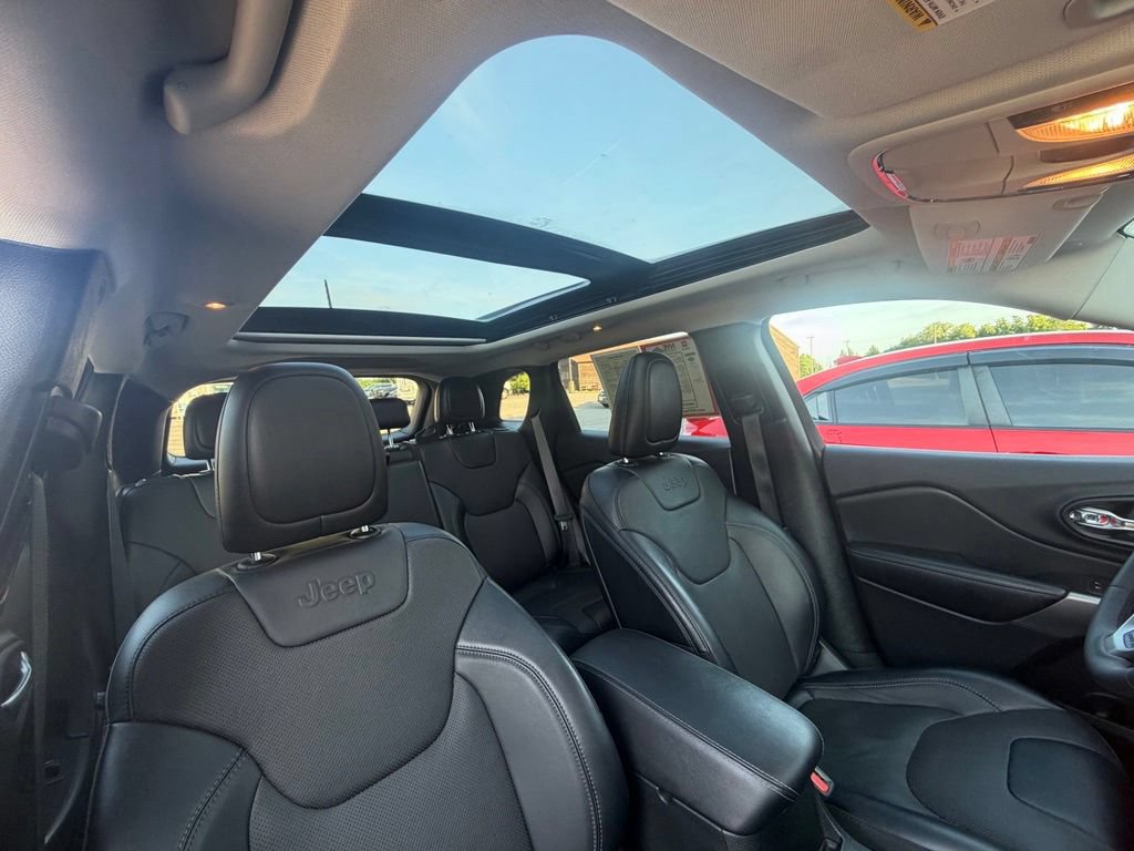 Used 2022 Jeep Cherokee Latitude Lux w/ Sun & Sound Group AWD/4WD image 45