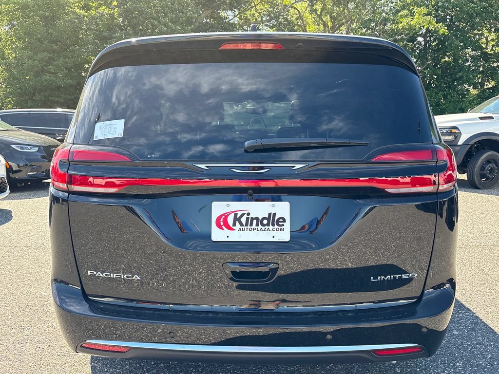 New 2027 Chrysler Pacifica Limited FWD image 31