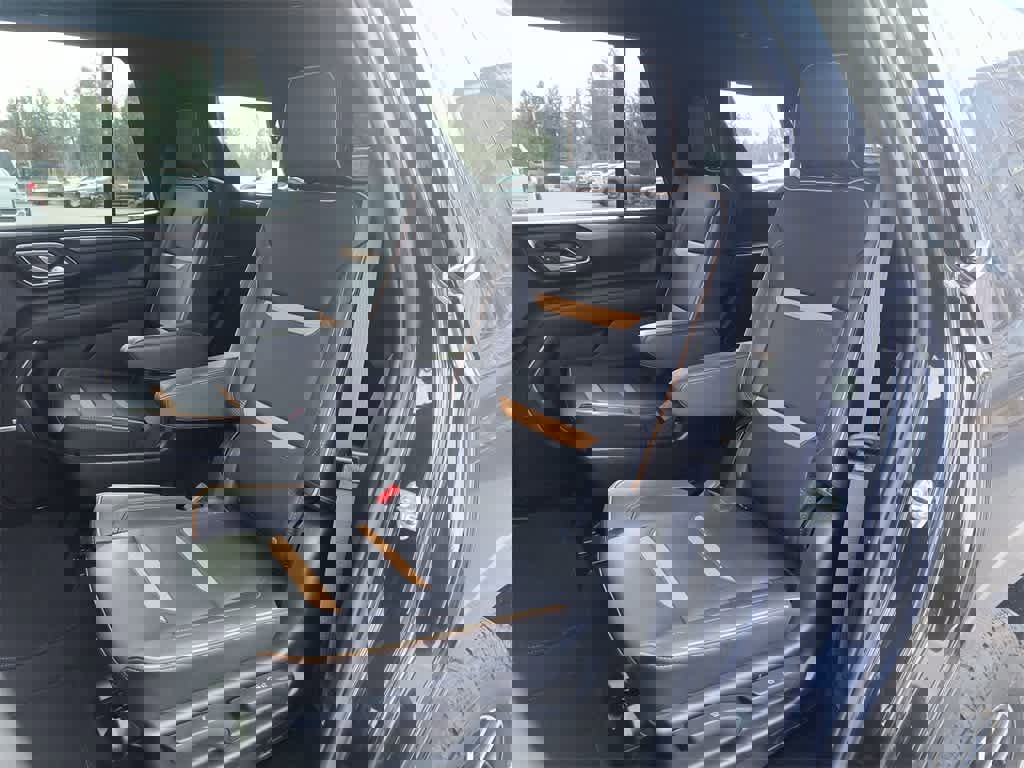 Used 2023 GMC Yukon AT4 image 23