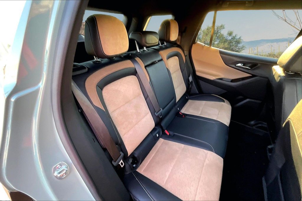 Used 2025 Chevrolet Equinox ACTIV w/ Safety and Technology Package AWD/4WD image 26