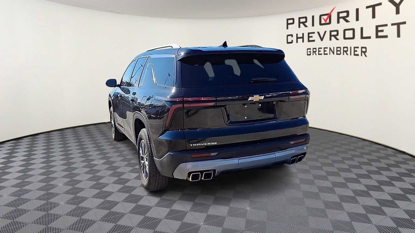 Used 2025 Chevrolet Traverse LT image 7