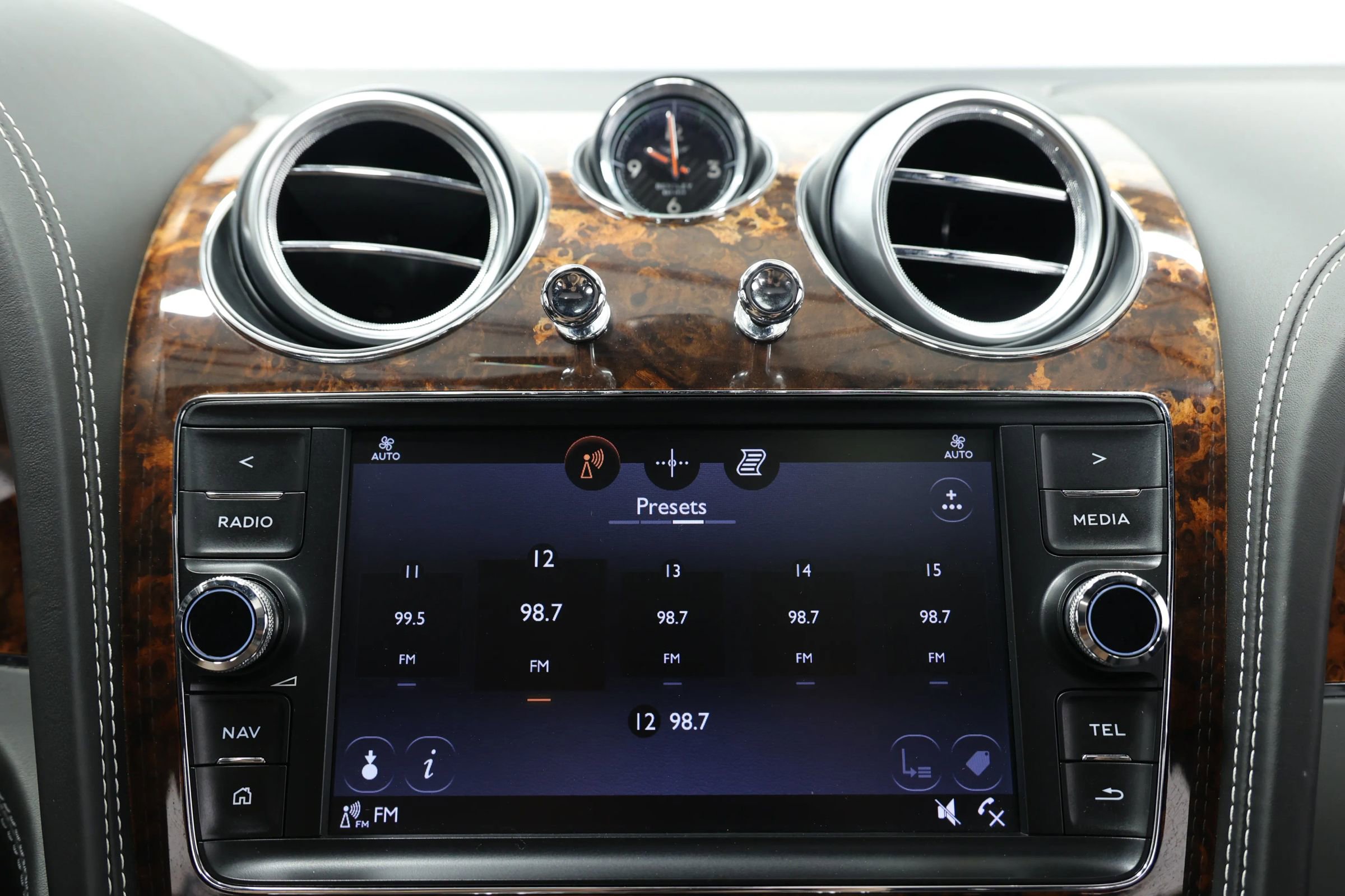 Used 2017 Bentley Bentayga image 45