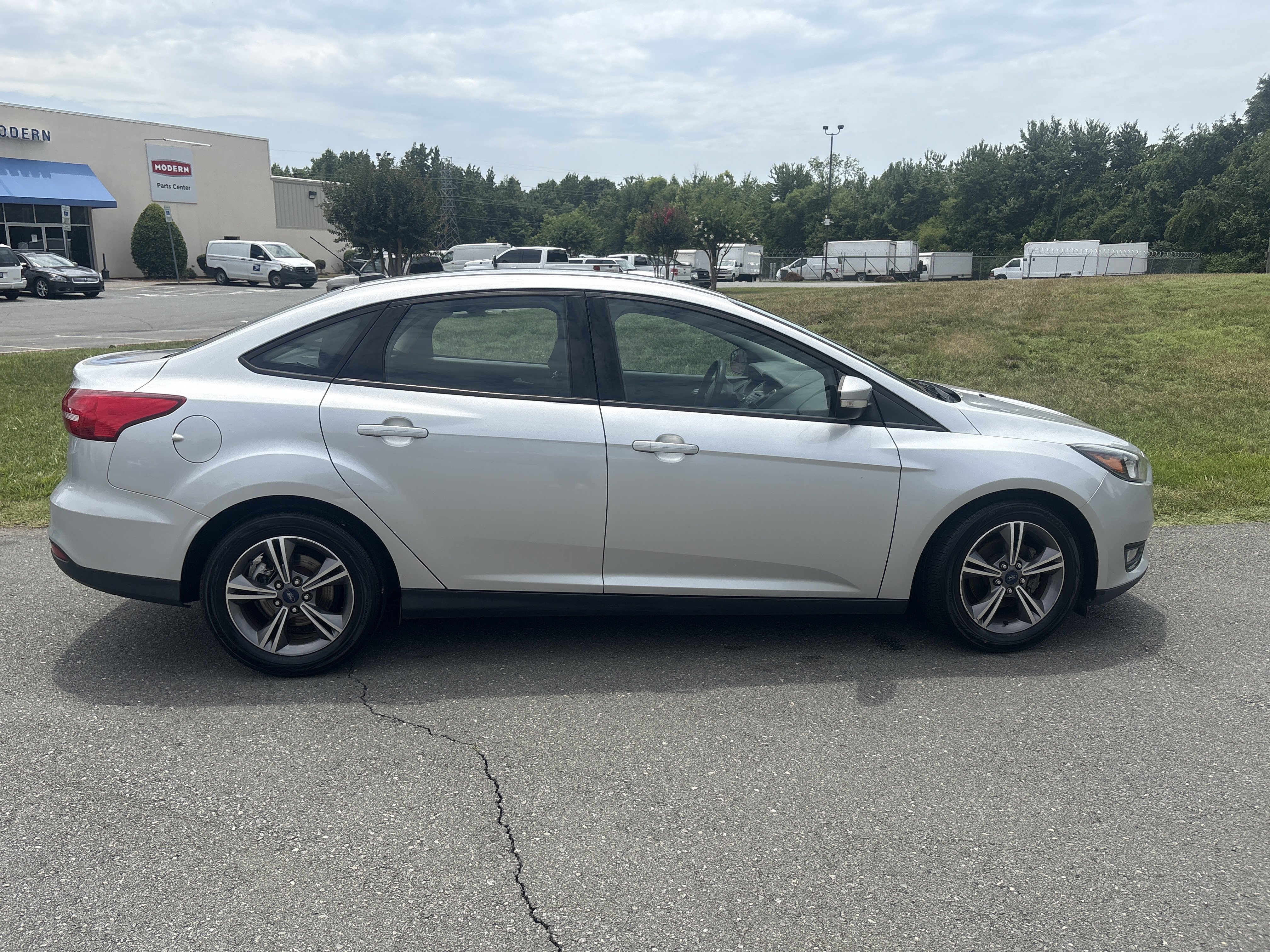 Used 2017 Ford Focus SE FWD image 7