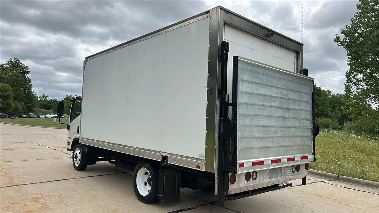 Used 2018 Isuzu NPR RWD image 14