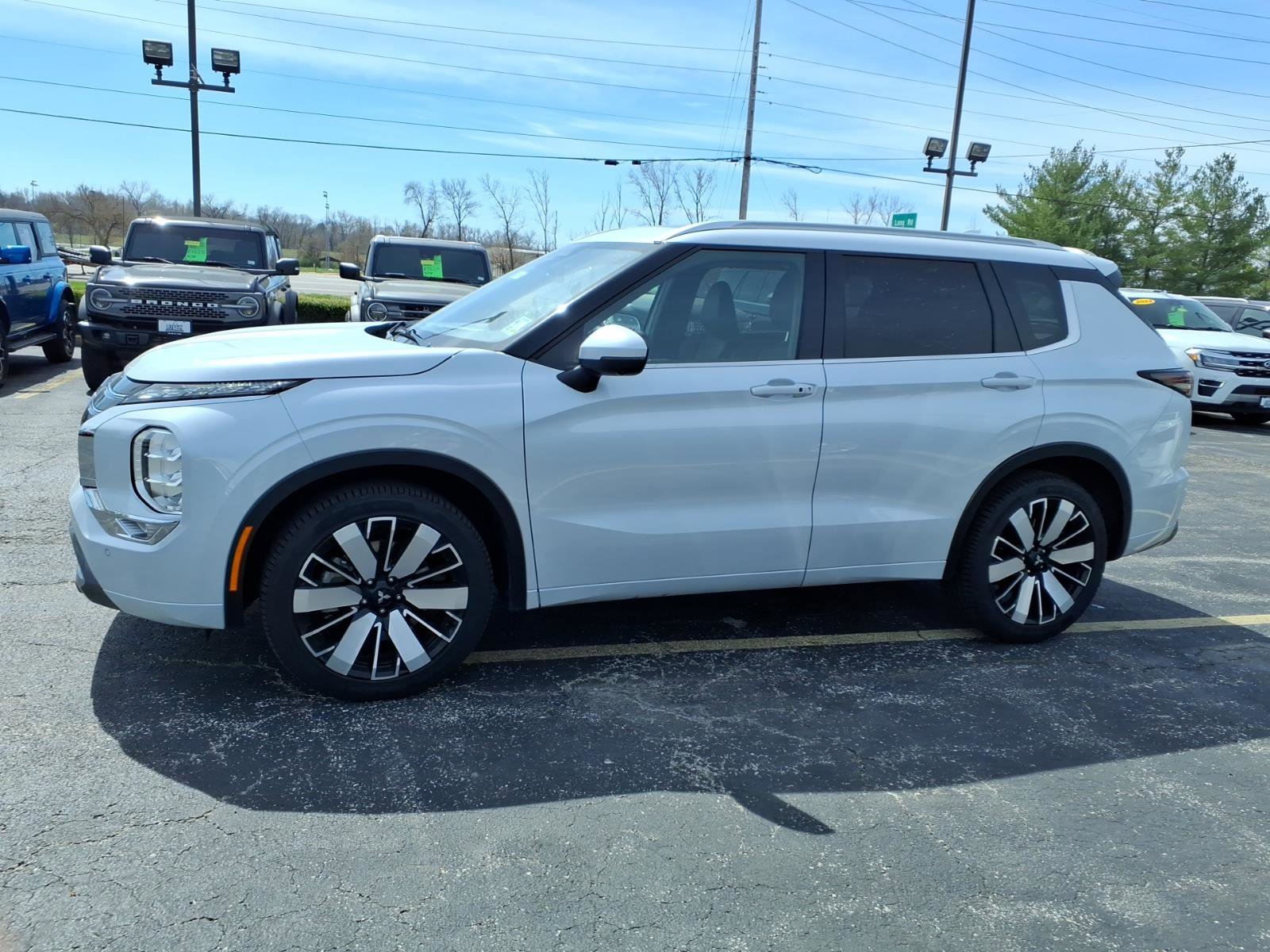 Used 2025 Mitsubishi Outlander SEL image 5