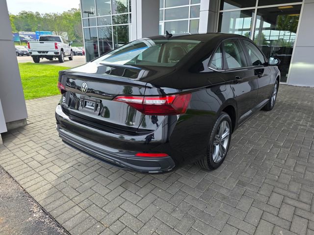 Used 2024 Volkswagen Jetta SE FWD image 4