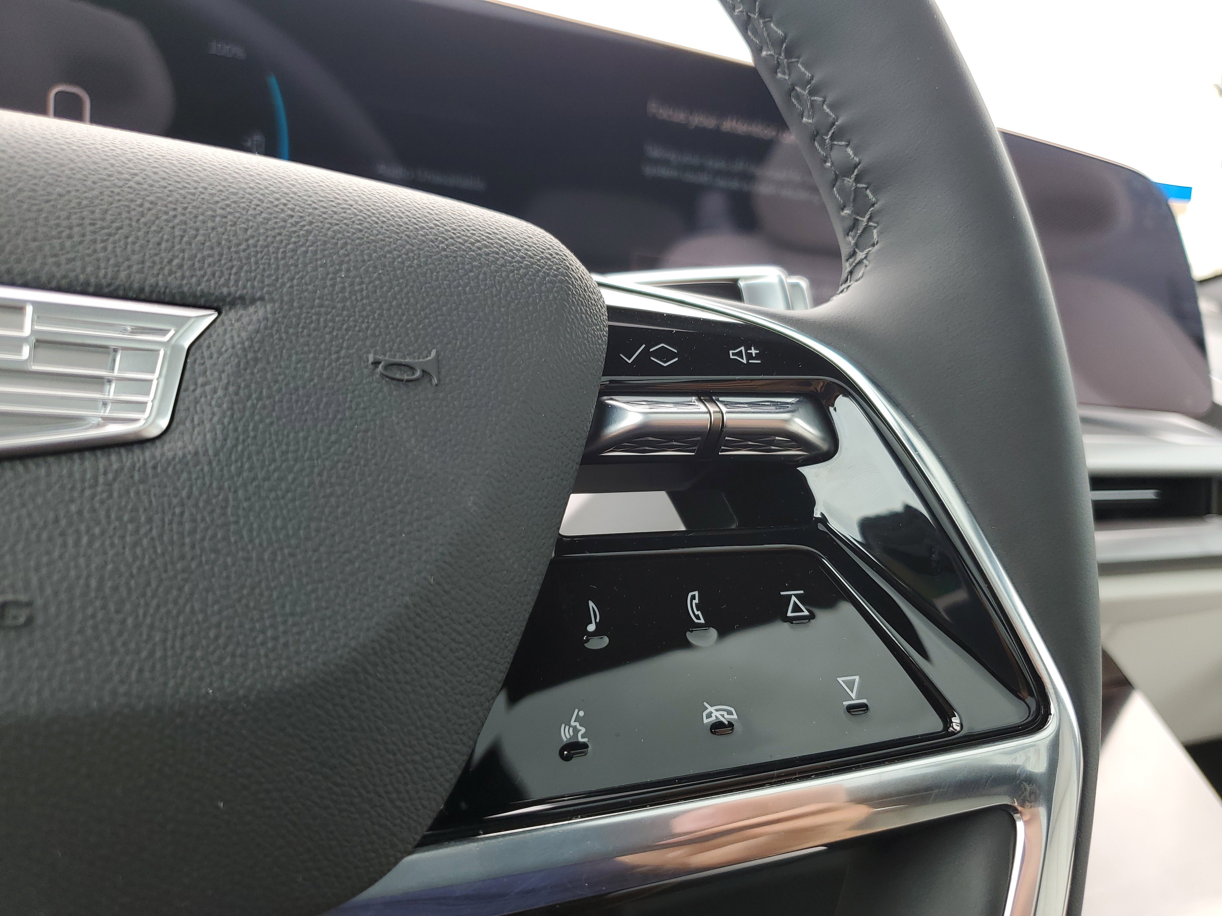 New 2026 Cadillac Vistiq Sport w/ LPO, Floor Liner Package image 18