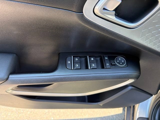Certified 2025 Kia Soul LX w/ LX Technology Package FWD image 9
