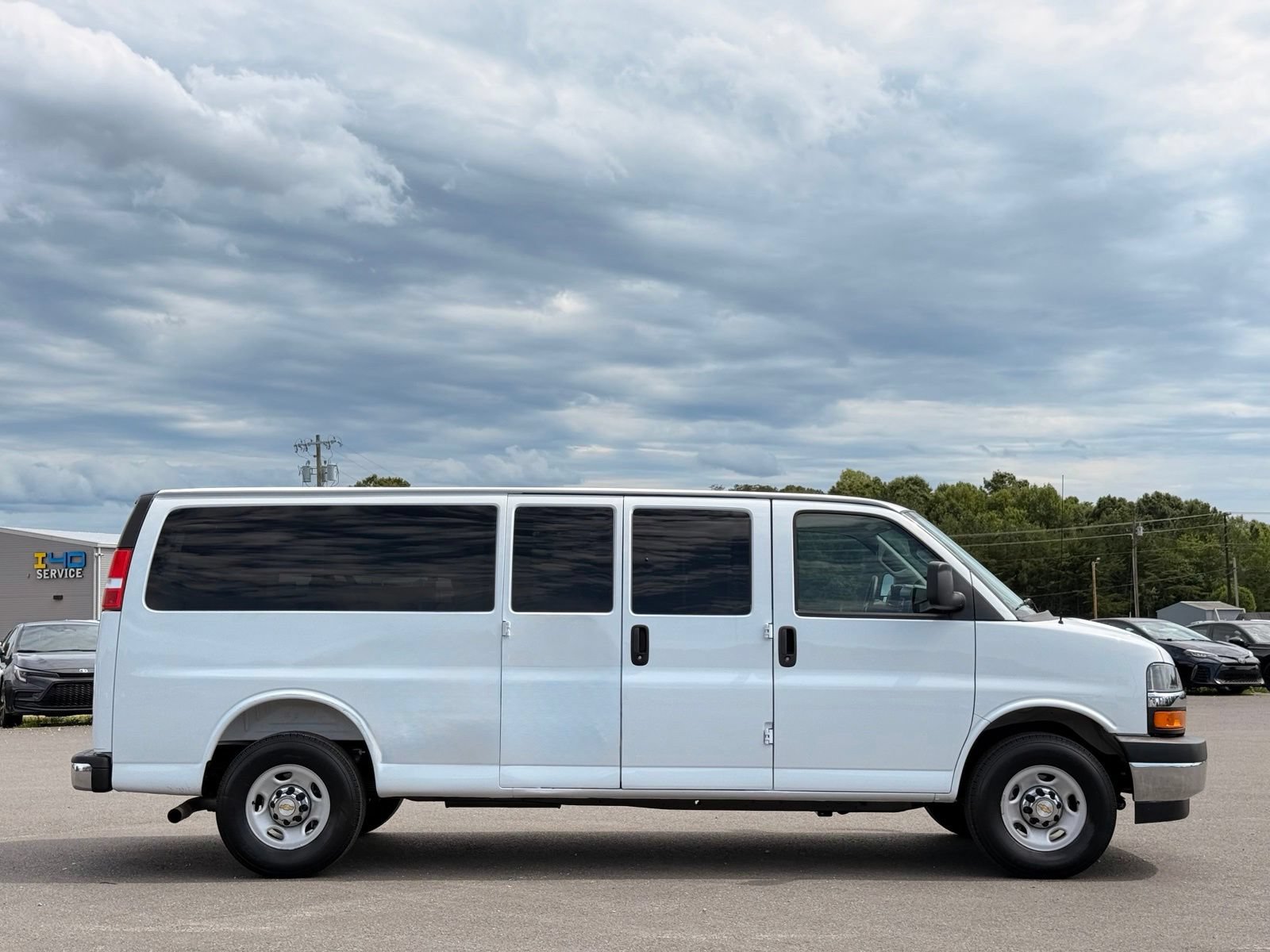 Used 2026 Chevrolet Express 3500 LT w/ LT Preferred Equipment Group RWD image 5