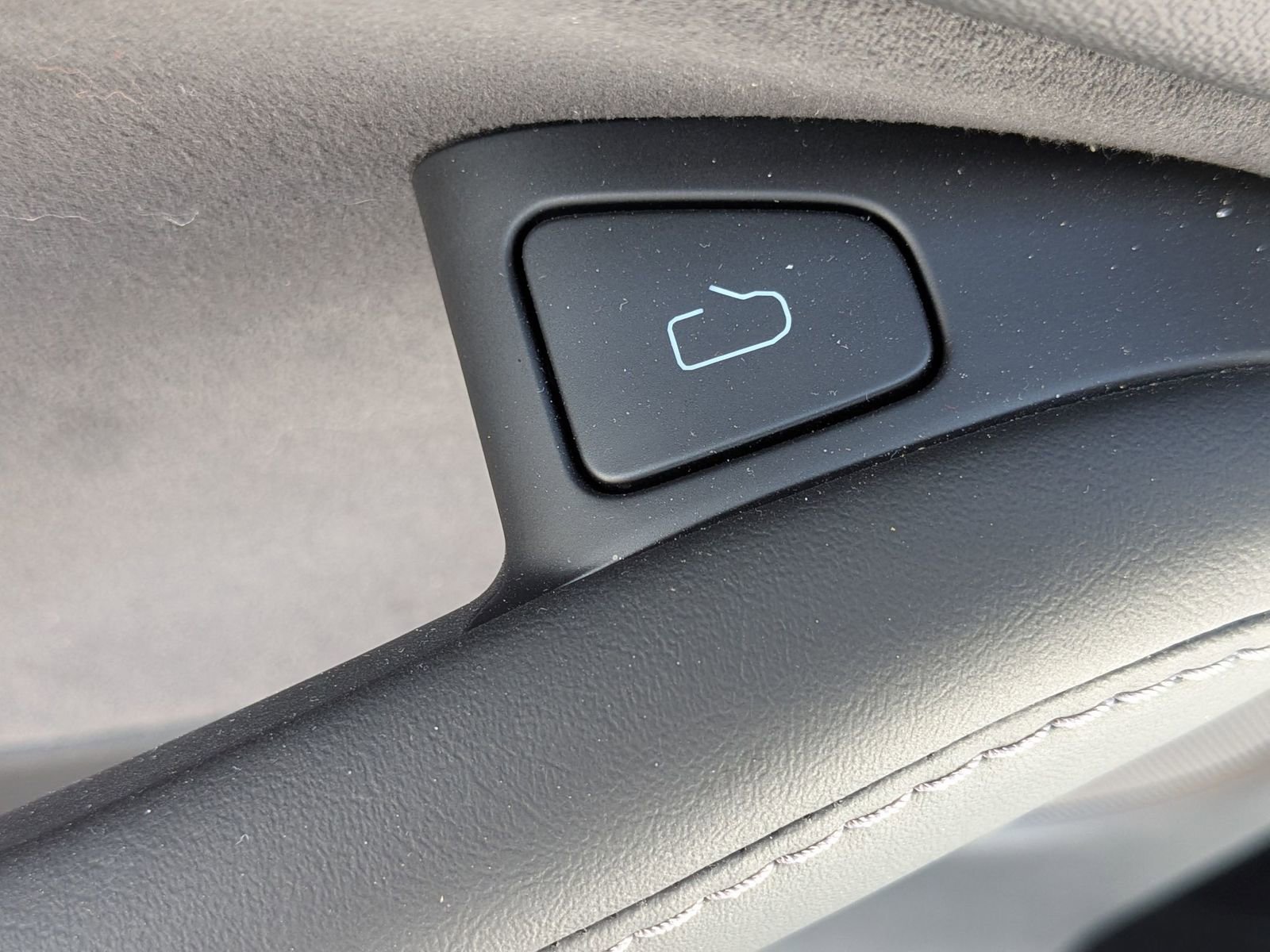 Used 2023 Tesla Model Y Long Range image 27