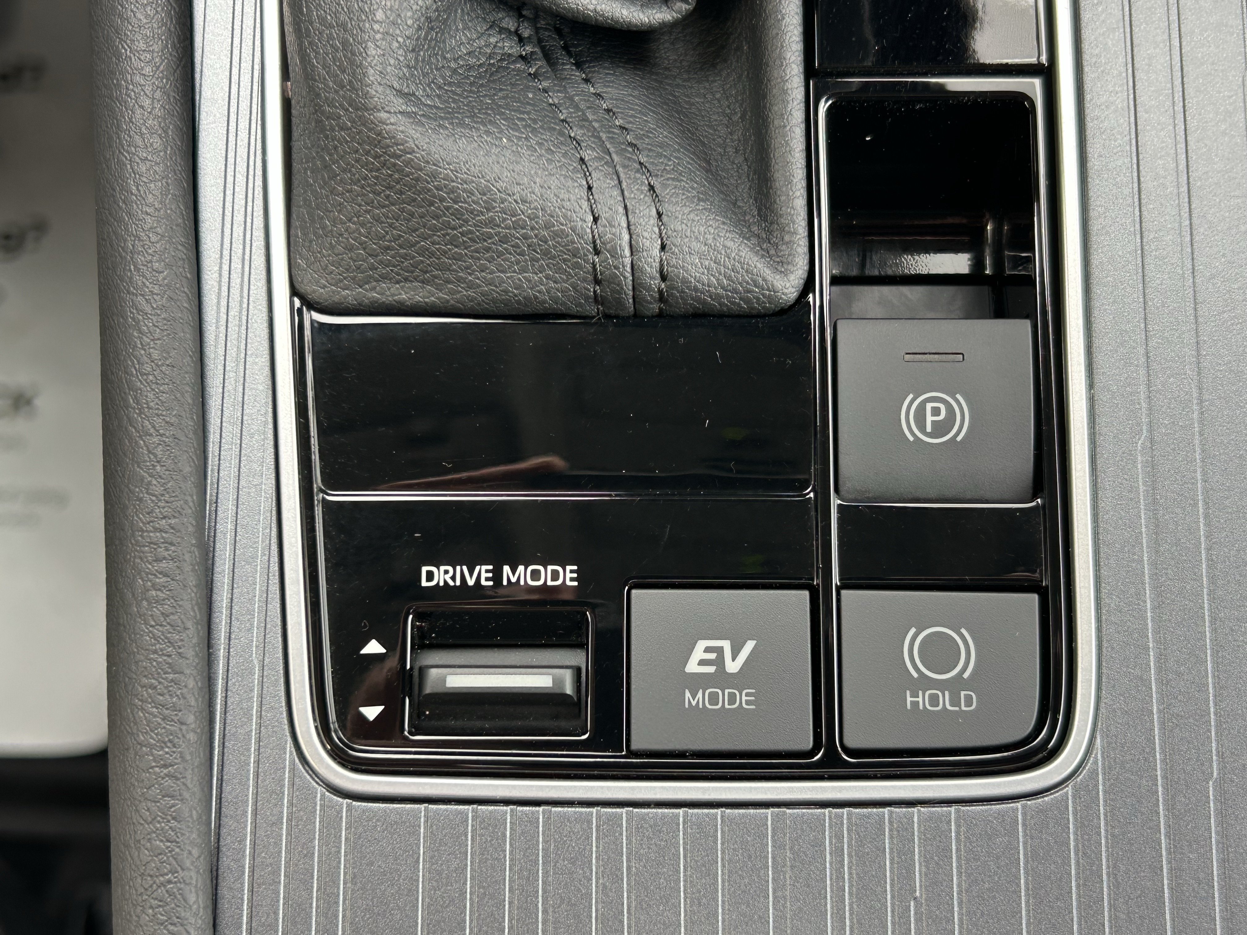 Certified 2025 Toyota Sienna LE w/ LE Plus Package AWD/4WD image 35
