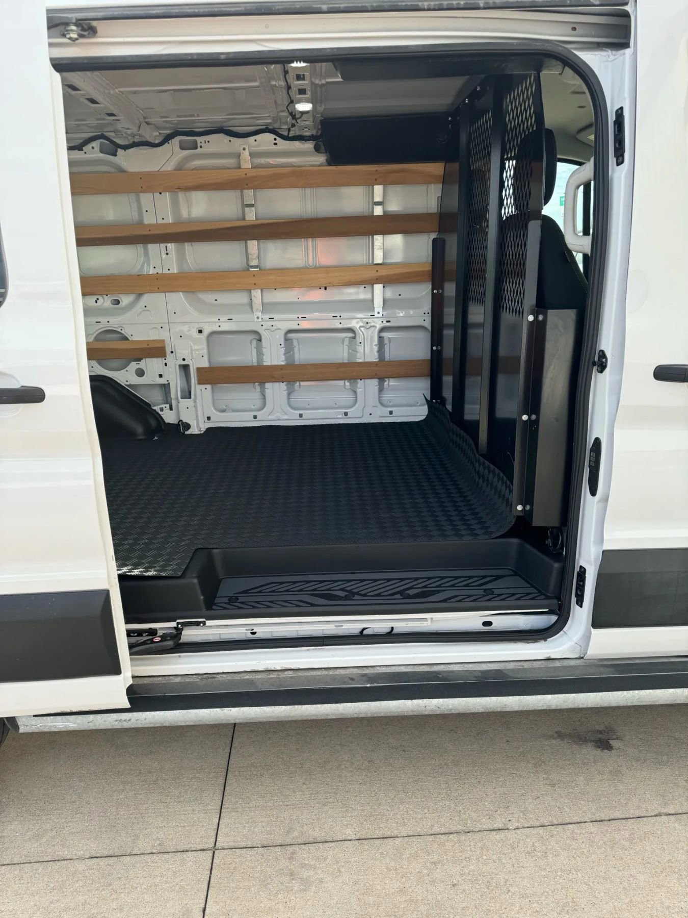 Used 2024 Ford Transit 250 Low Roof w/ Exterior Upgrade Package image 12