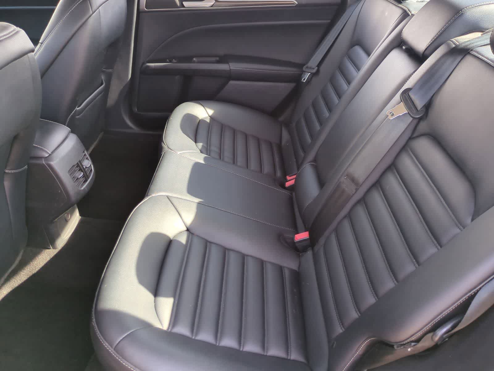 Used 2020 Ford Fusion SEL FWD image 19