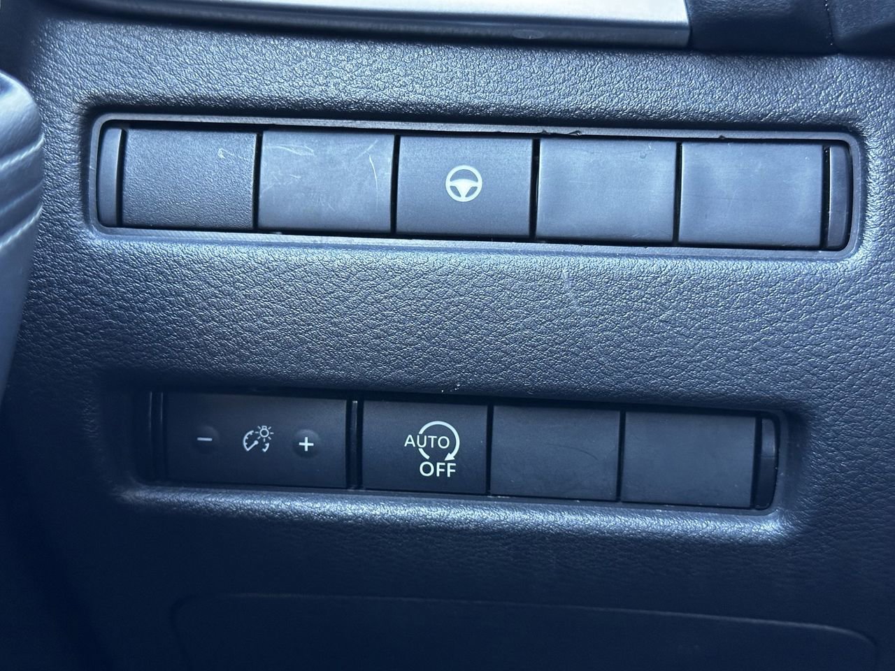 Used 2023 Nissan Rogue SV image 15