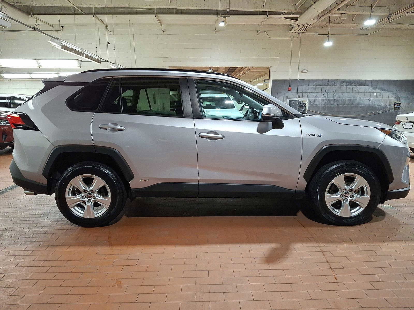 Used 2021 Toyota RAV4 XLE image 25