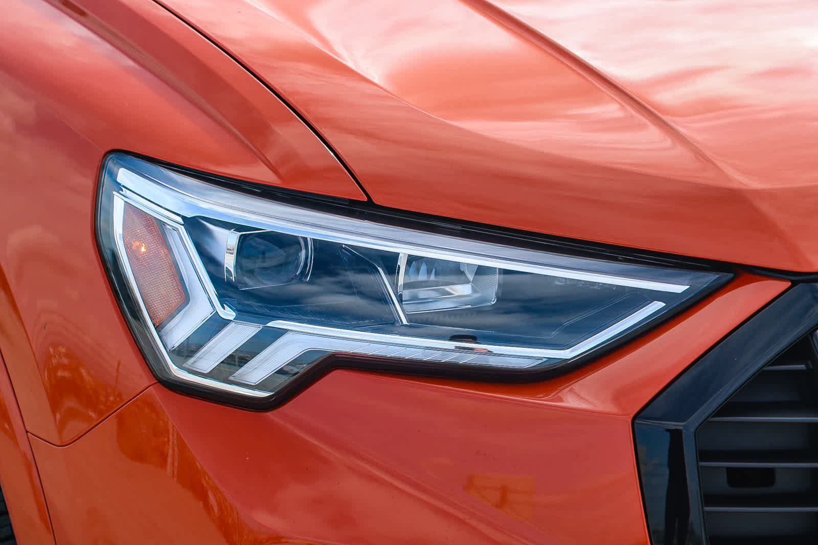 Used 2025 Audi Q3 2.0T Premium w/ Convenience Package image 4