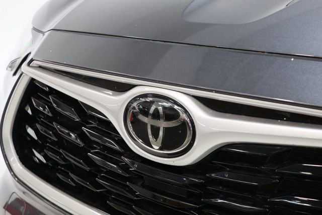 Used 2023 Toyota Highlander XLE image 10