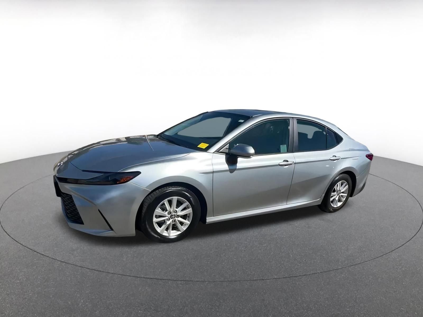 Used 2025 Toyota Camry LE image 8