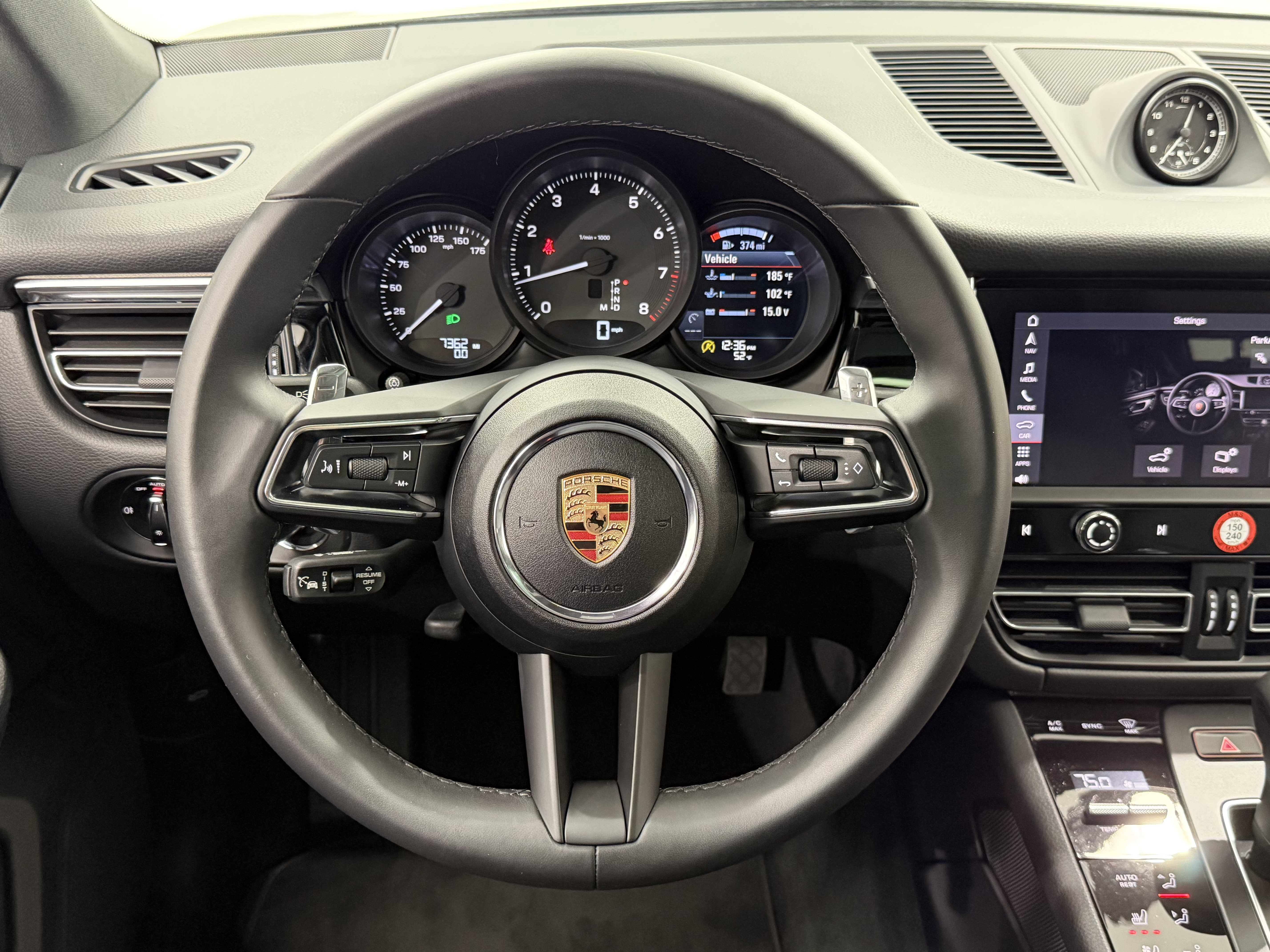 Certified 2025 Porsche Macan AWD/4WD image 44