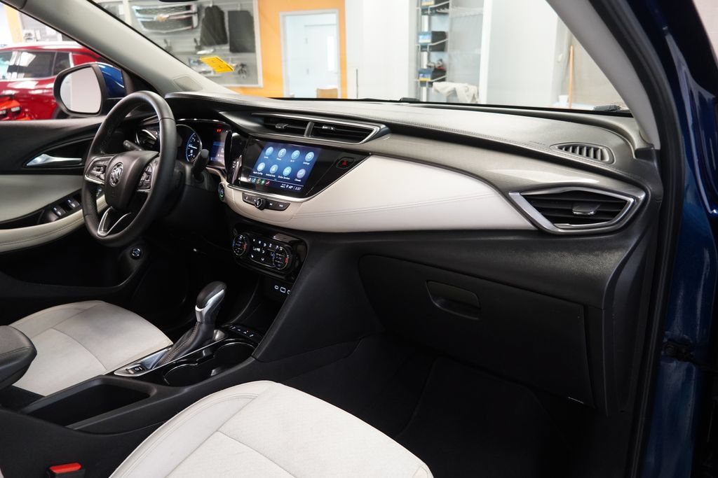 Used 2022 Buick Encore GX Select AWD/4WD image 37