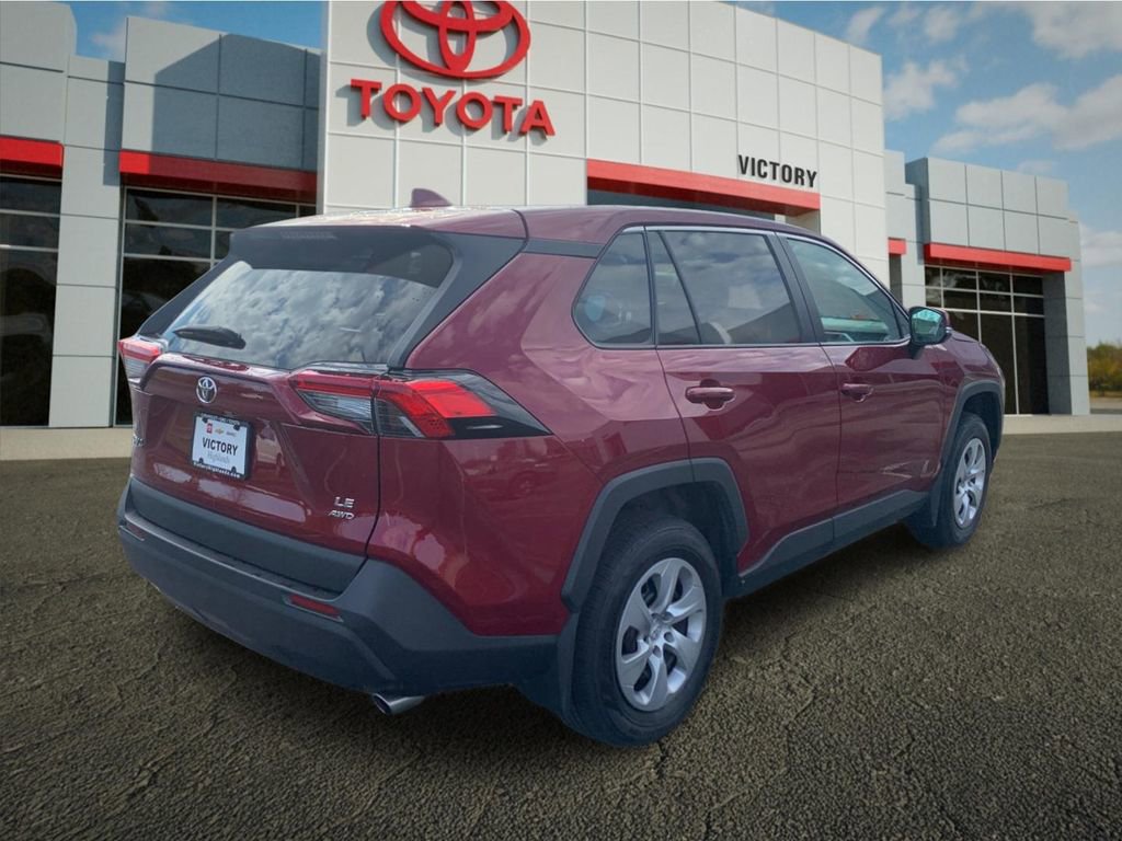 Used 2023 Toyota RAV4 LE AWD/4WD image 3