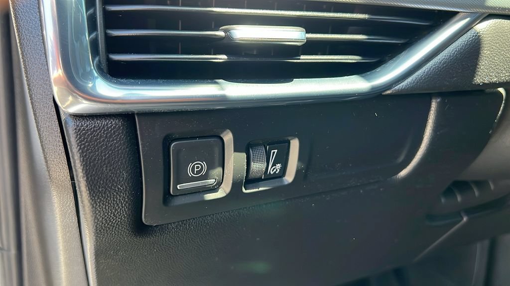 Used 2022 Cadillac XT4 Premium Luxury w/ Enhanced Visibility Package FWD image 20