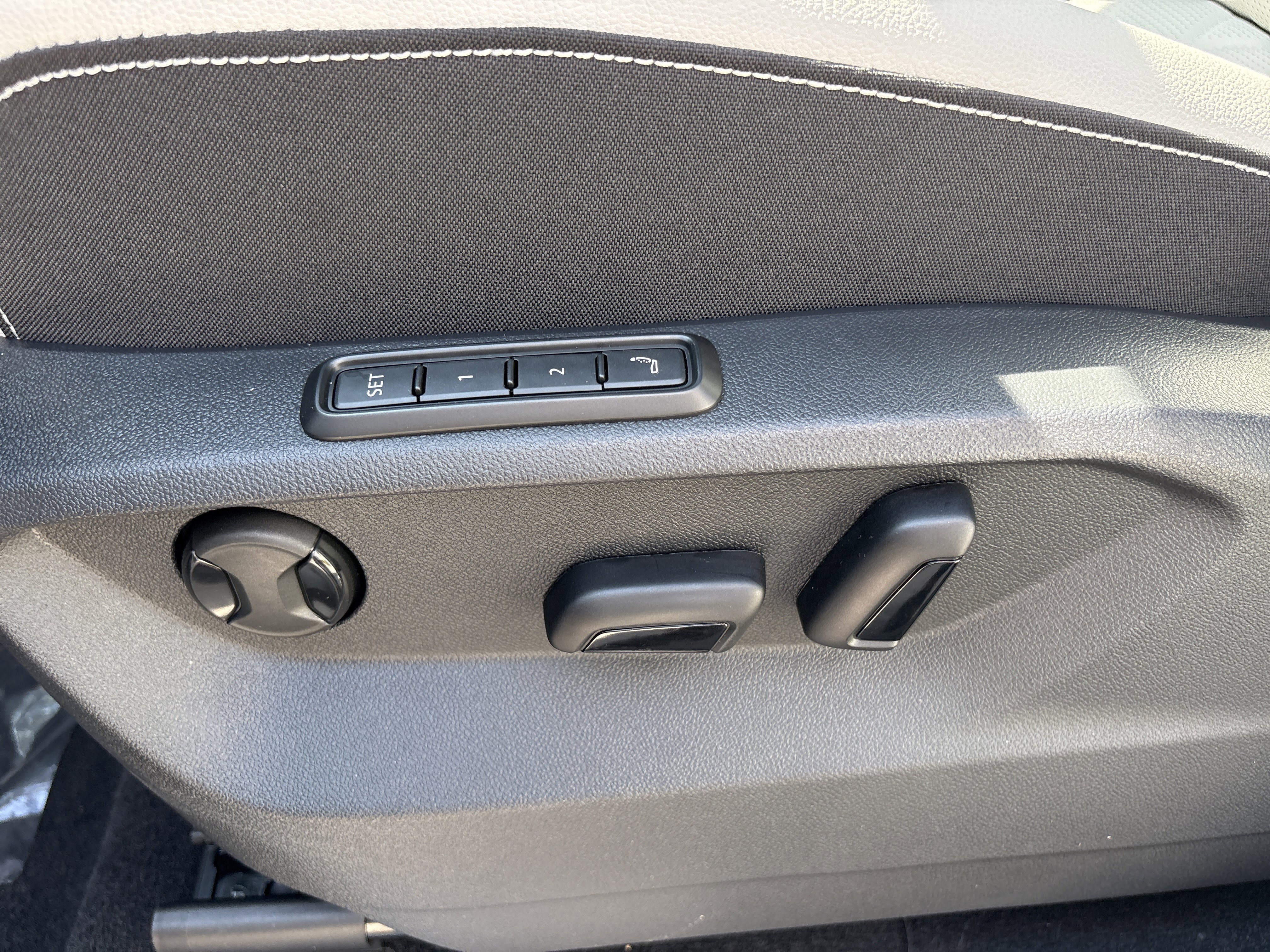 New 2026 Volkswagen Atlas Cross Sport SEL Premium R-Line image 12