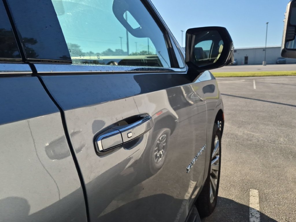 Used 2021 Chevrolet Suburban Premier w/ Premium Package AWD/4WD image 12